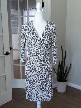 Ralph Lauren Gray & White Printed Wrap-Style Ruched Dress Size 12